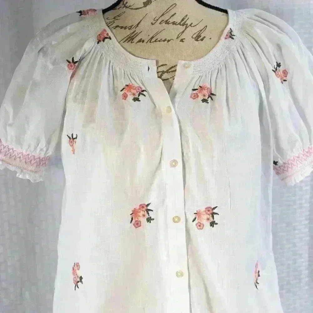 LOFT size XS white peasant blouse with embroirded flowers button down puff sleev